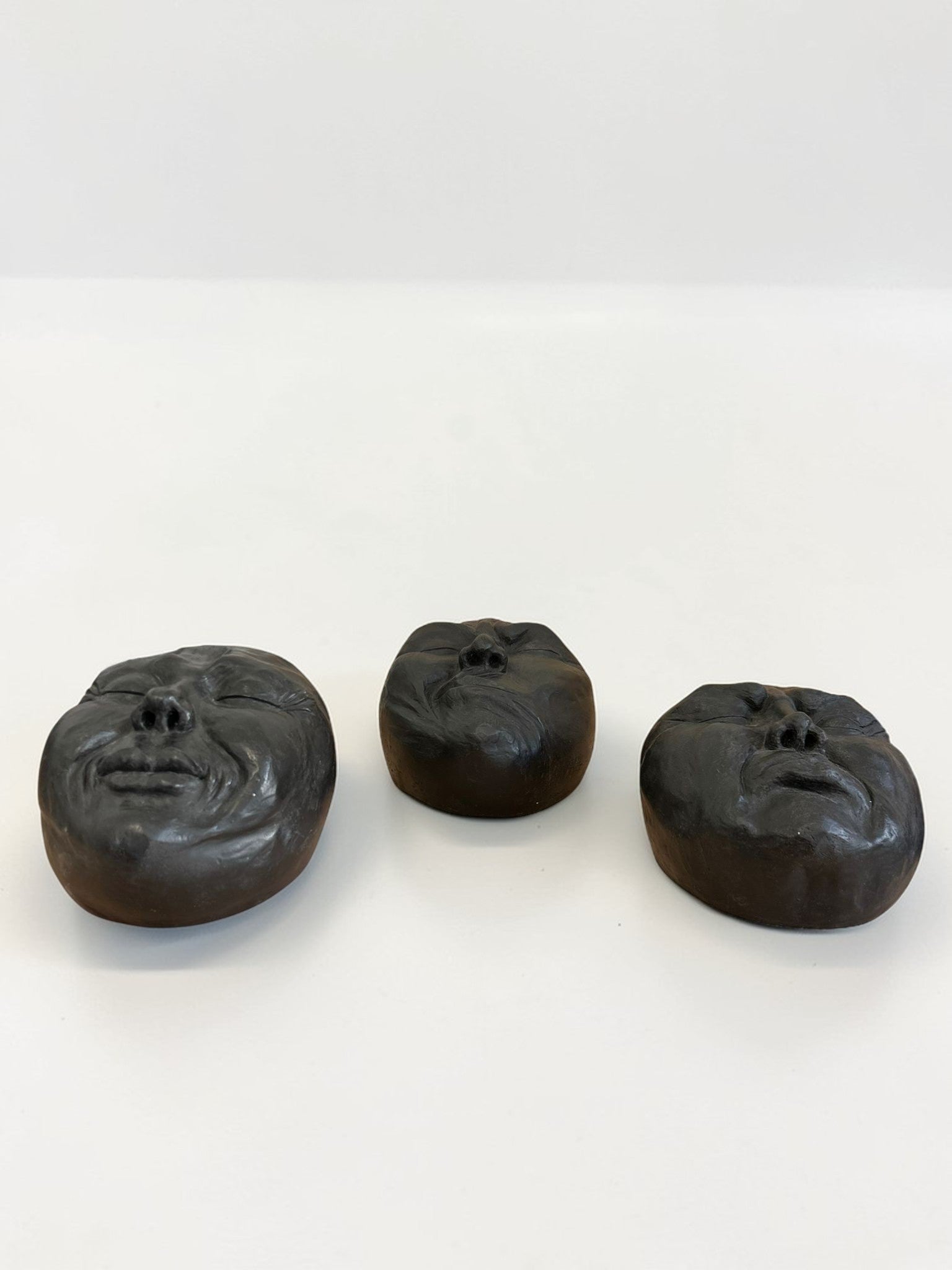 Trio de masques noirs